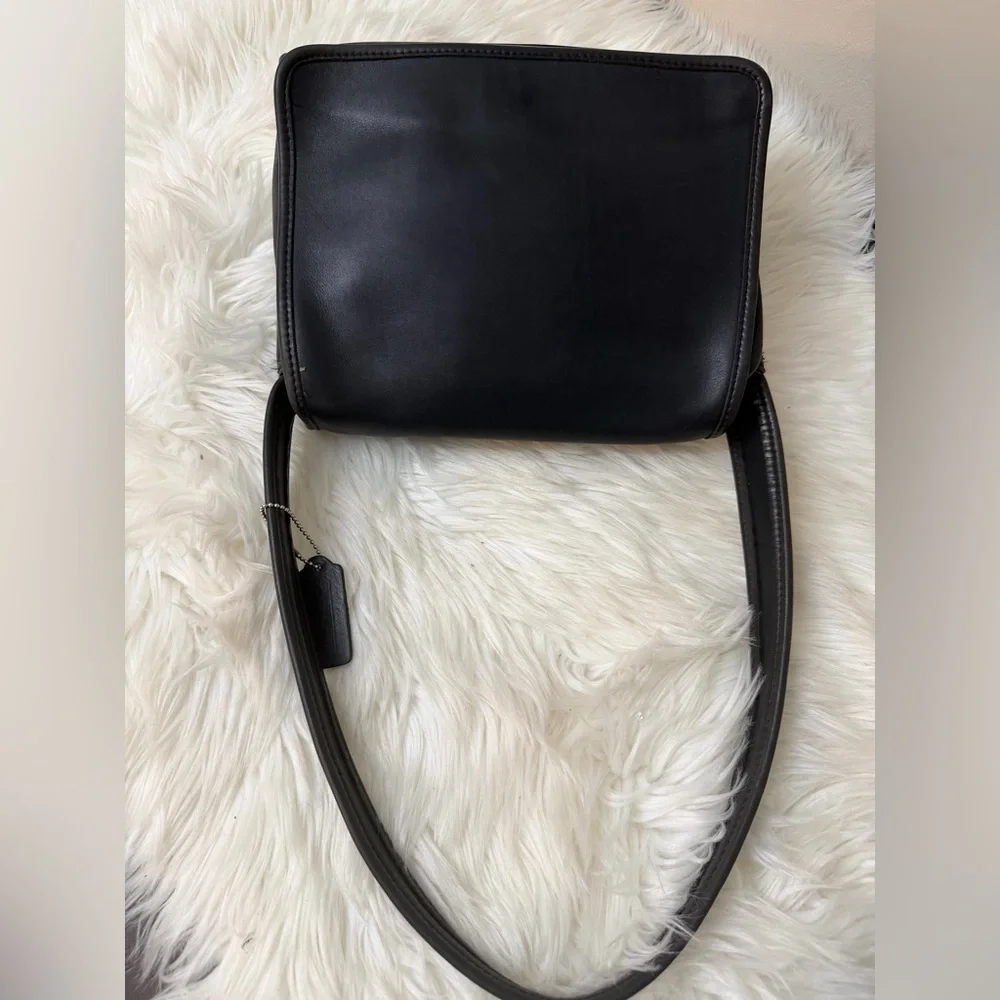 Vintage Coach # 9054 Black Glove-leather Shoulder Bag